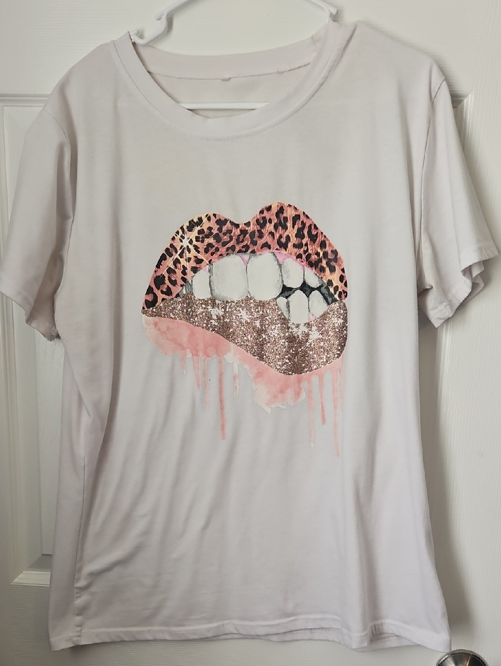 Women's Short Sleeve Graphic Tee - Pink Leopard Lip Design